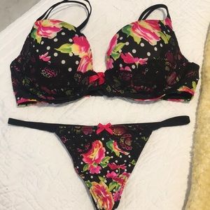 Victoria Secrets Push Up Bra Set